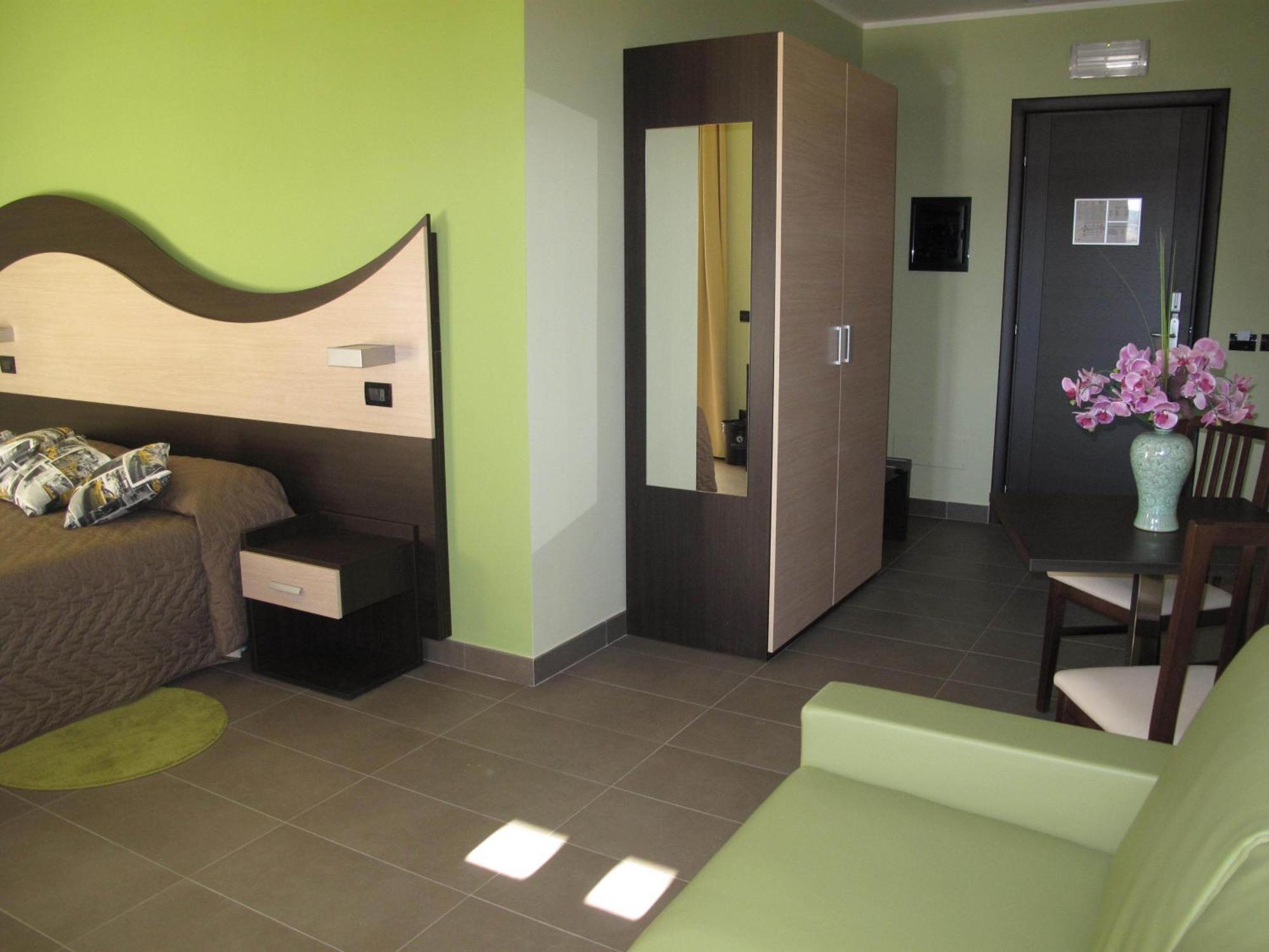 Life Sport Hotel Mentana Екстериор снимка